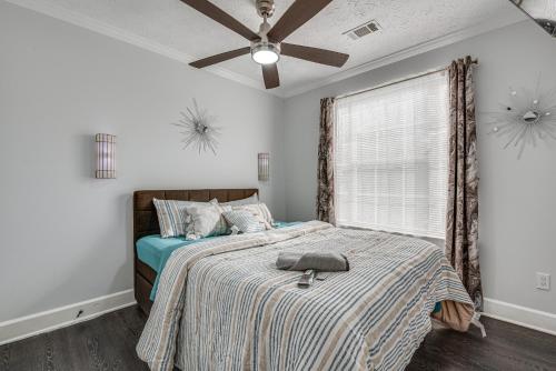 a bedroom with a bed and a ceiling fan at College Park Home 13 Mi to Downtown Atlanta! in College Park
