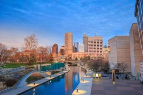 a view of a river in a city with buildings at Downtown Morado Loft #2, FREE Parking & Skywalk to Lucas Oil & Conv Center in Indianapolis