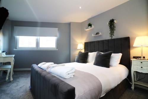 Gambar di galeri bagi Glas-Go 2 bedroom Apartment 3 min walk to SECC Hydro FREE PARKING ONSITE di Glasgow