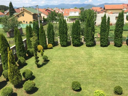 an aerial view of a garden with trees and bushes at Apartments Stanisic in Nikšić