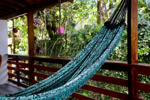 a hammock hanging from a wooden fence at Casa Matatiso - quartos privados em casa compartilhada in Abraão