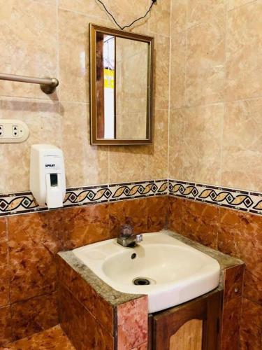 a bathroom with a sink and a mirror at Mi casa es tu casa in San Pedro La Laguna