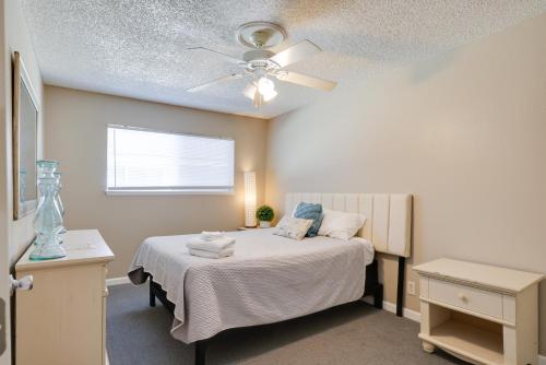 a bedroom with a bed and a ceiling fan at Fresno Apartment with Shared Grill and Dining Area in Fresno