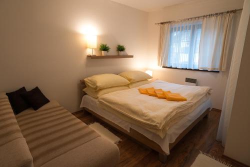 Ένα ή περισσότερα κρεβάτια σε δωμάτιο στο Apartmany Hrabovo
