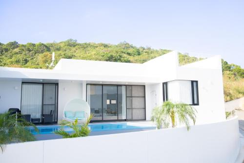 Bazén v ubytování Sarah Resort Villa 海 nebo v jeho okolí