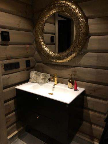 a bathroom with a sink and a mirror at Årebjørnen - Sadelen in Åre