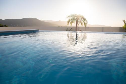 Bazén v ubytování Sarah Resort Villa 海 nebo v jeho okolí