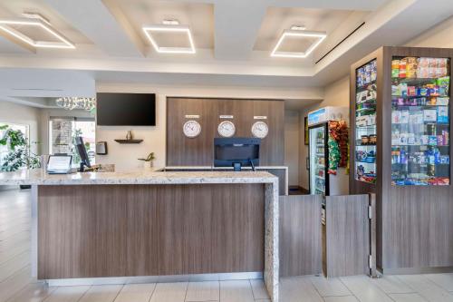 a pharmacyacist with a counter in a store at Best Western Canoga Park Motor Inn in Canoga Park