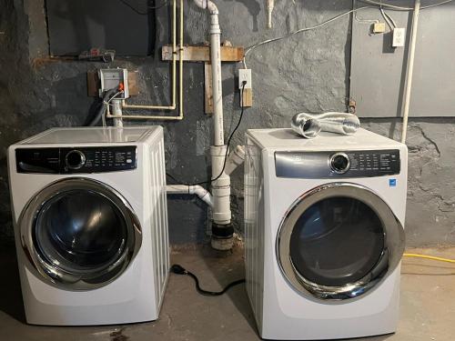 a dryer and a washing machine in a room at Macemia Place LLC in Baltimore