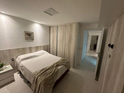 a hospital room with a bed and a bathroom at Apartamento - Resort Golf Ville in Aquiraz