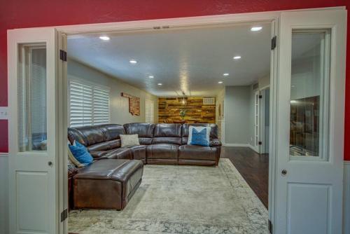 a living room with a leather couch and blue pillows at Entire Cozy Getaway with Pool in Norman