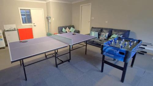 Πινγκ πονγκ στο Coastal Villa Umina-pet friendly, walk to cafes, shops ή εκεί κοντά