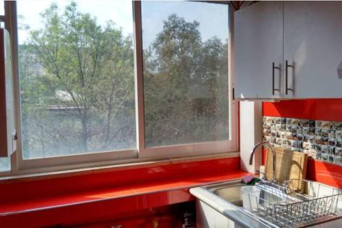 a kitchen with a sink and a window with a view at Depto equipado, a min del Centro Historico, Cdmx. in Mexico City