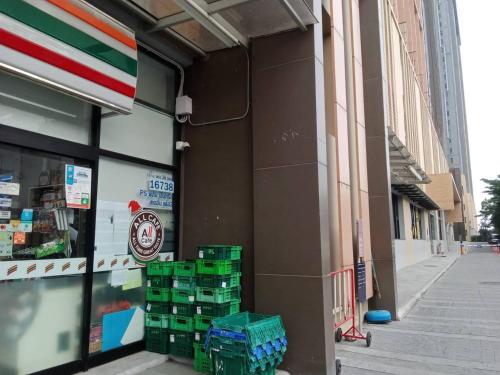 Supermarket nebo jiné obchody v  apartmánu nebo okolí
