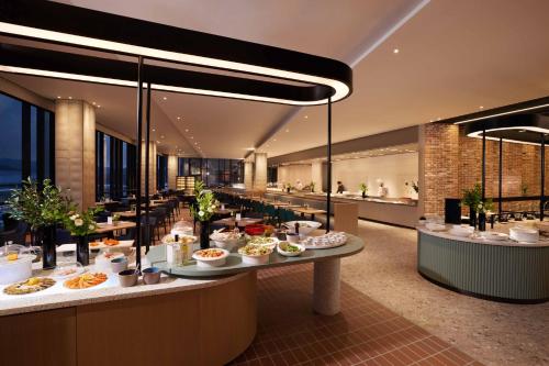 Comida en o cerca de este hotel