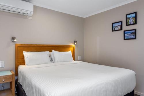 Ένα ή περισσότερα κρεβάτια σε δωμάτιο στο Apollo Bay Motel & Apartments