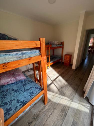 En eller flere senge i et værelse på Casa Juako