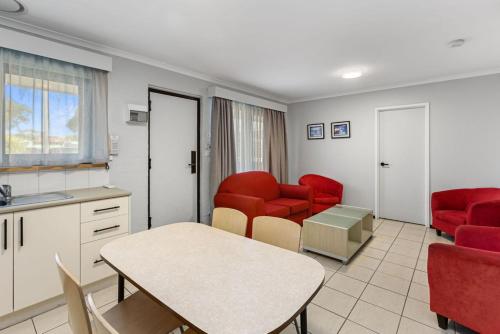 Χώρος καθιστικού στο Apollo Bay Motel & Apartments