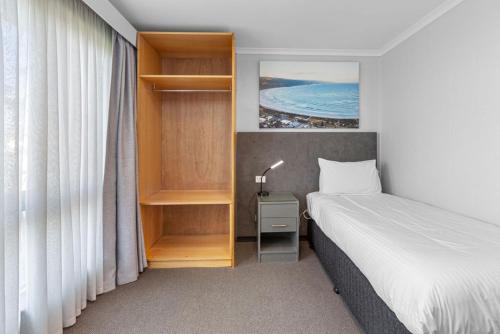 Ένα ή περισσότερα κρεβάτια σε δωμάτιο στο Apollo Bay Motel & Apartments