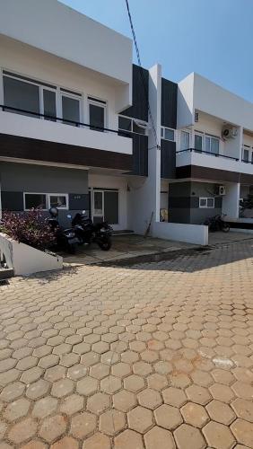 a motorcycle parked in front of a building at Disewakan Rumah minimalis 2 lantai Prestige 2 Sawangan in Depok