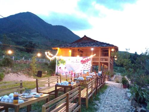 a building with a table with food on it at Ngoc Chien Pearl in Ngọc Chiến