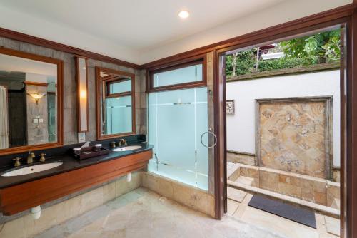 Koupelna v ubytování Indra Maya Pool Villas