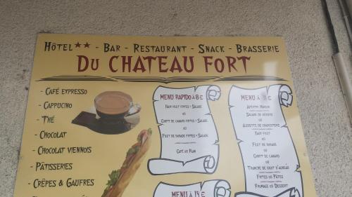 un cartello per un ristorante secco di Chicago Ford di Hôtel du Château Fort a Lourdes