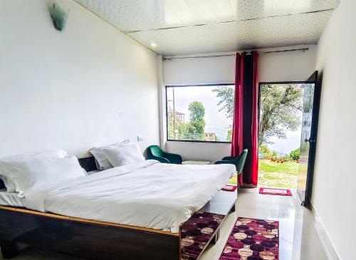 a bedroom with a large bed and a window at Haut Monde King's Paradise Resort in Kanatal