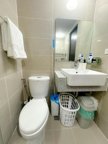 a bathroom with a toilet and a sink at 1BR BGC Uptown Modern Condo Netflix 200Mb Wifi in Manila
