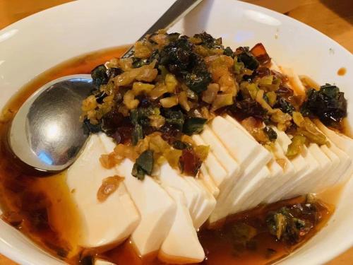 ゲストハウスの敷地内または近くでの食事または食べ物
