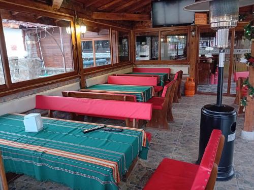 Restaurace v ubytování Къща за гости "Там край реката "