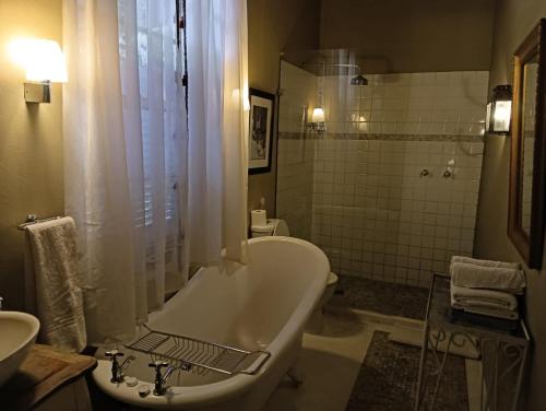 Ein Badezimmer in der Unterkunft Cafe Felix & Old Oak Manor