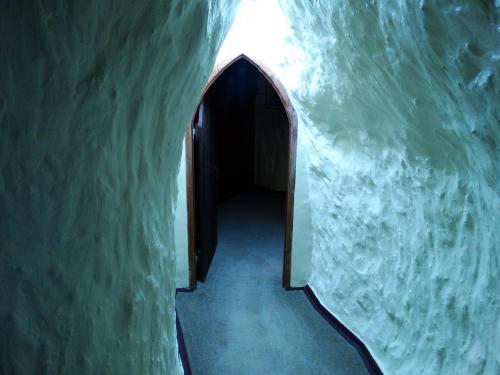 a dark hallway with a tunnel in a cave at Di's Dugouts in Coober Pedy