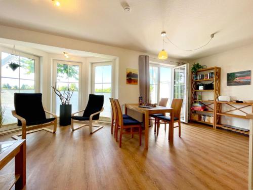 Ruang duduk di Ferienwohnung Neptun FeWo 01 - Terrasse, Garten