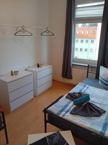 a bedroom with two beds and a window at Stellas Monteurwohnungen in Werdau