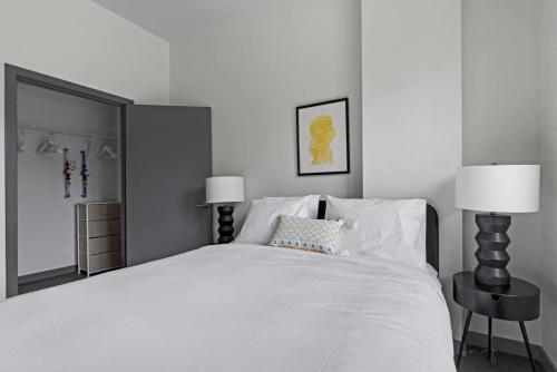 a bedroom with a large white bed with two lamps at Kirkland 1br w wd nr groceries shopping SEA-685 in Kirkland