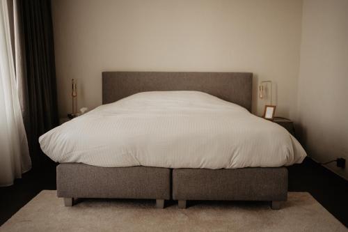 Un pat sau paturi într-o cameră la Huize Schaberg