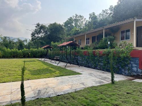 Κήπος έξω από το VRISA Mountain Retreat