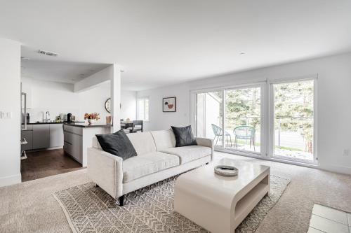 a white living room with a couch and a table at Sharon Green apartments by FantasticStay in Menlo Park