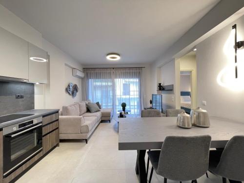 Athenean Gem near Athens Metro Mall