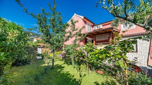 Über 2 Etagen nur 400 Meter zum Strand