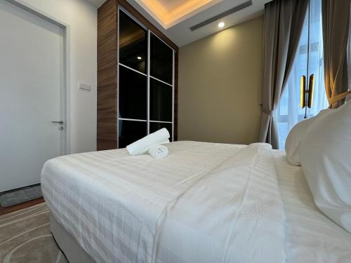 Postel nebo postele na pokoji v ubytování Royce KLCC Kuala Lumpur City Centre by Dormeo Destinations