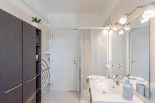 Kylpyhuone majoituspaikassa Chiara's Apartment by Rent All Como