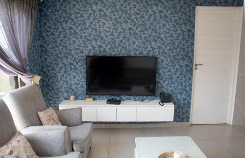 Impecto Guest Houseにあるテレビまたはエンターテインメントセンター