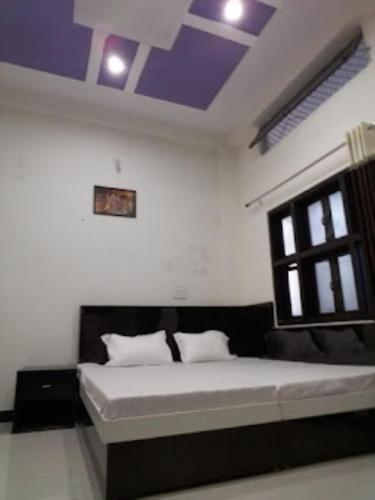 Voodi või voodid majutusasutuse Hotel Maa Laxmi Palace, Tikamgarh toas