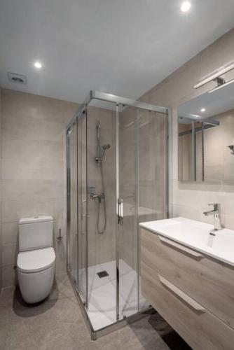 Bright apartment with A/C, parking optional