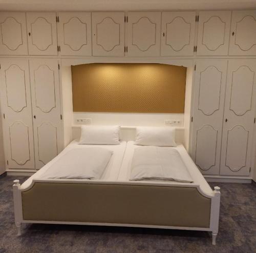 Postel nebo postele na pokoji v ubytování Hotel Rex