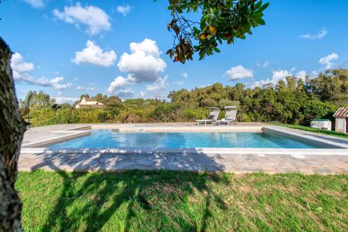Bazén v ubytování SARDINIA RE - Villa Gialla nebo v jeho okolí