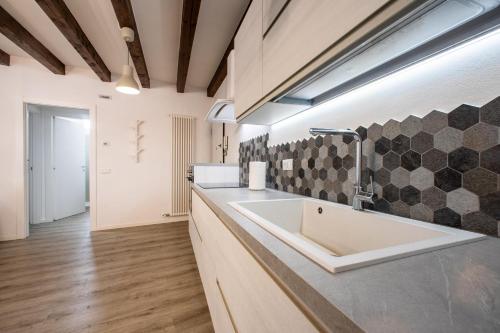 A bathroom at San Faustino Central Apartment