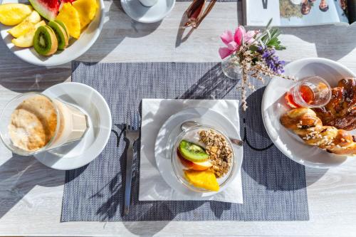 a table with two plates of food and a bowl of fruit at Rabbit Home in Misano Adriatico